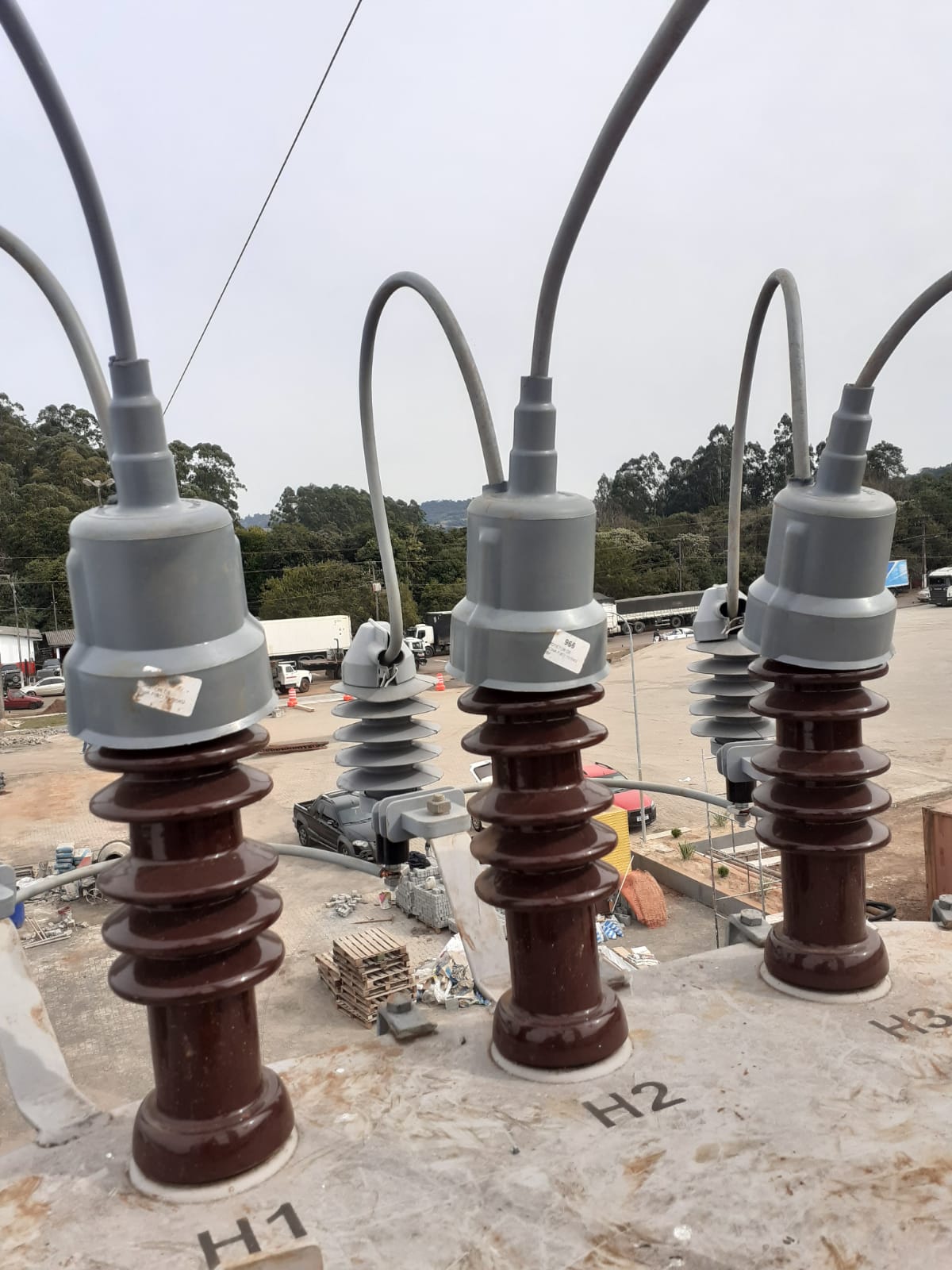 Quadro de Baixa Tensão com Disjuntores Caixa Moldada — Instalações Elétricas Industriais